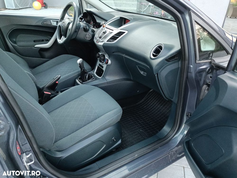 Ford Fiesta 1.25i Ghia - 9