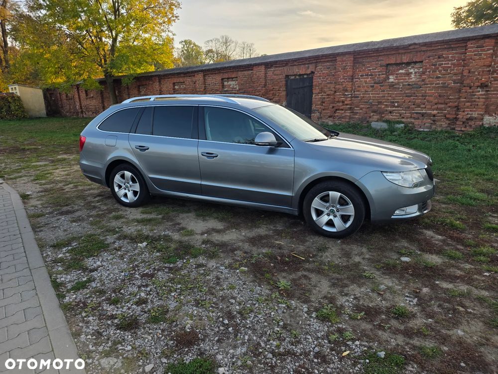 Skoda Superb 2010 photo 4