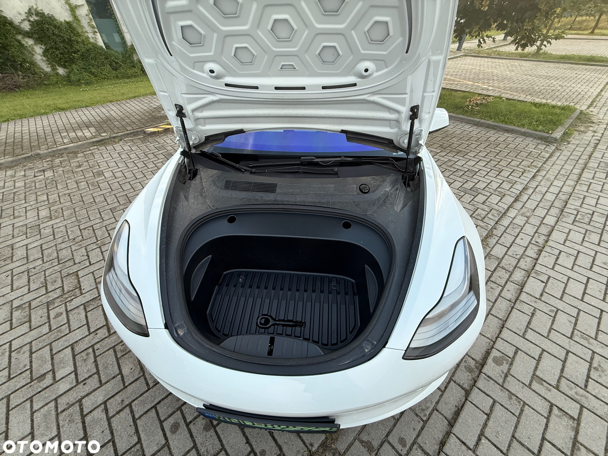 Tesla Model 3 - 24