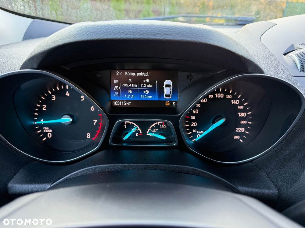 Ford Kuga 1.5 EcoBoost 2x4 Titanium - 16