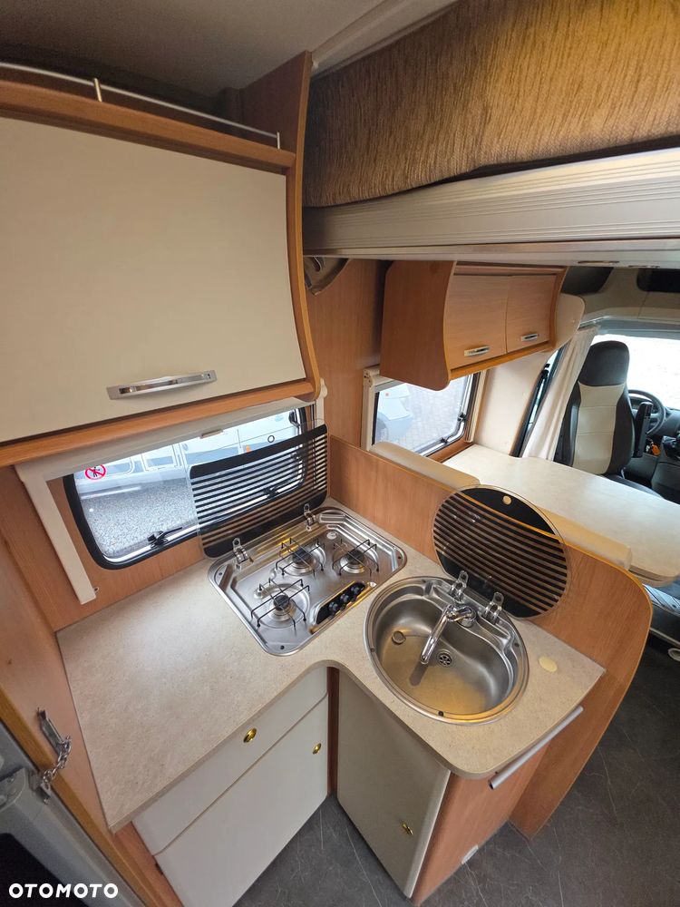 Chausson Flash 28 Polintegra opuszczane lóżko 6.99m - 11