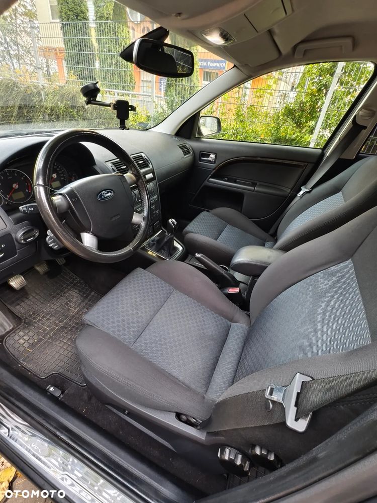 Ford Mondeo 1.8 Ghia - 23
