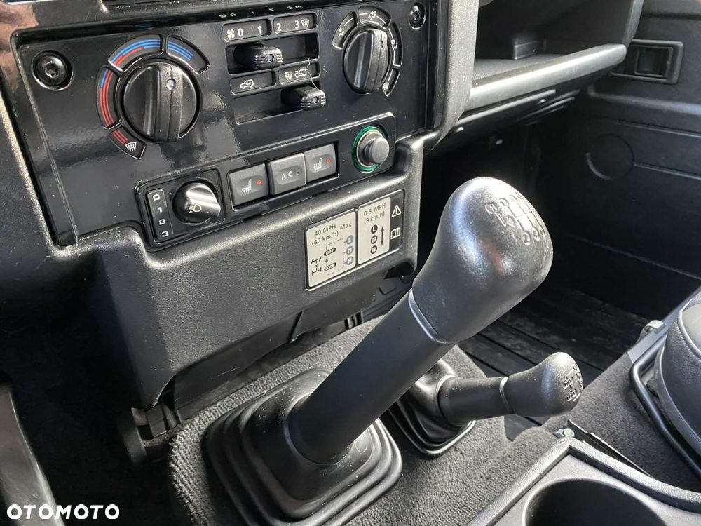 Land Rover Defender 2.2 TD4 E - 17