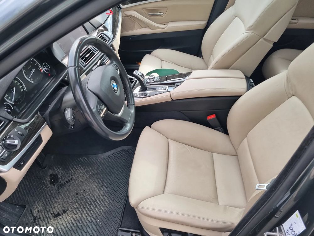 BMW Seria 5 528i Sport-Aut Luxury Line - 25