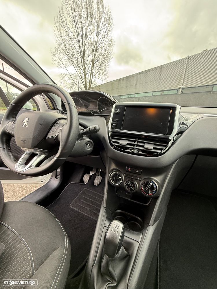 Peugeot 208 1.2 PureTech Signature - 15