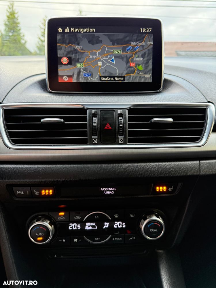 Mazda 3 - 8