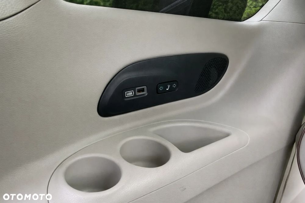 Chrysler Pacifica - 11