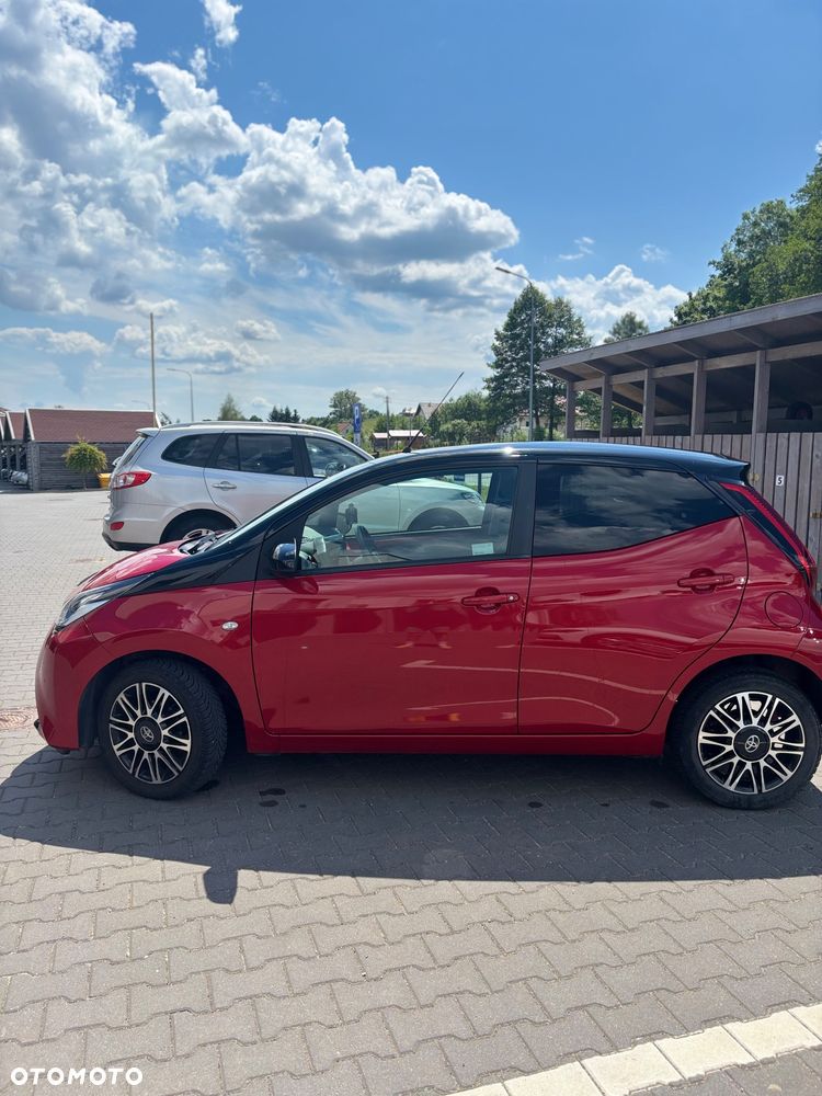 Toyota Aygo x.shift x-play connect - 2