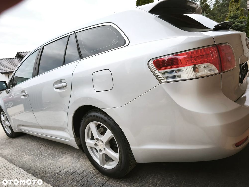 Toyota Avensis 1.8 Multidrive S Comfort - 8