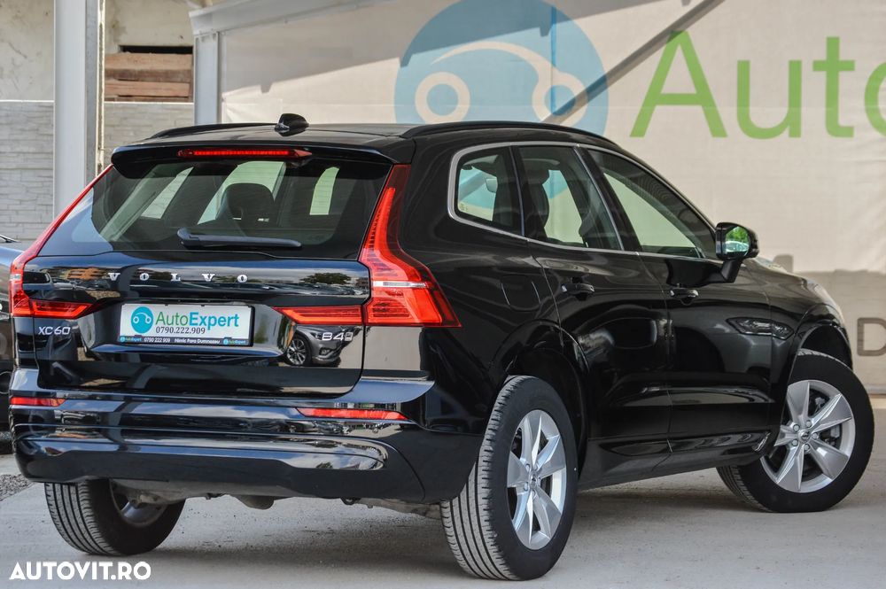 Volvo XC 60 B4 MHEV AT AWD Plus Dark - 24
