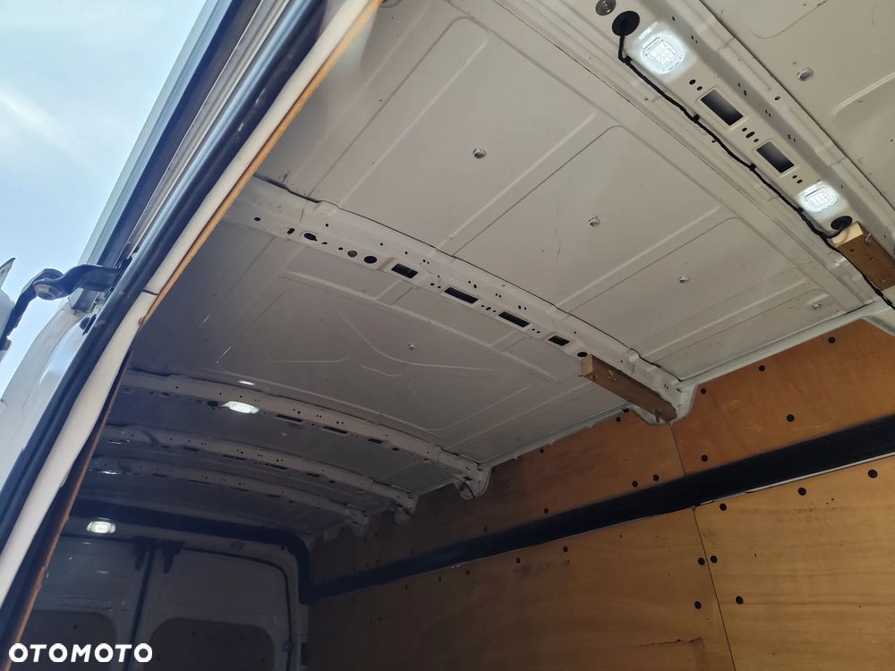 Ford Transit - 25