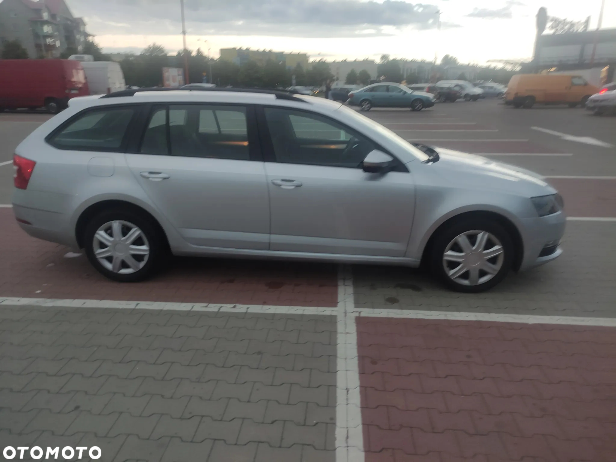 Skoda Octavia 1.6 TDI Drive DSG - 3