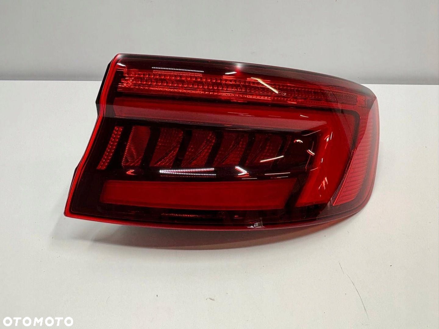 Audi A4 B9 Sedan 8W5 Lampa Prawa Tył Tylna 8W5945092C - 1