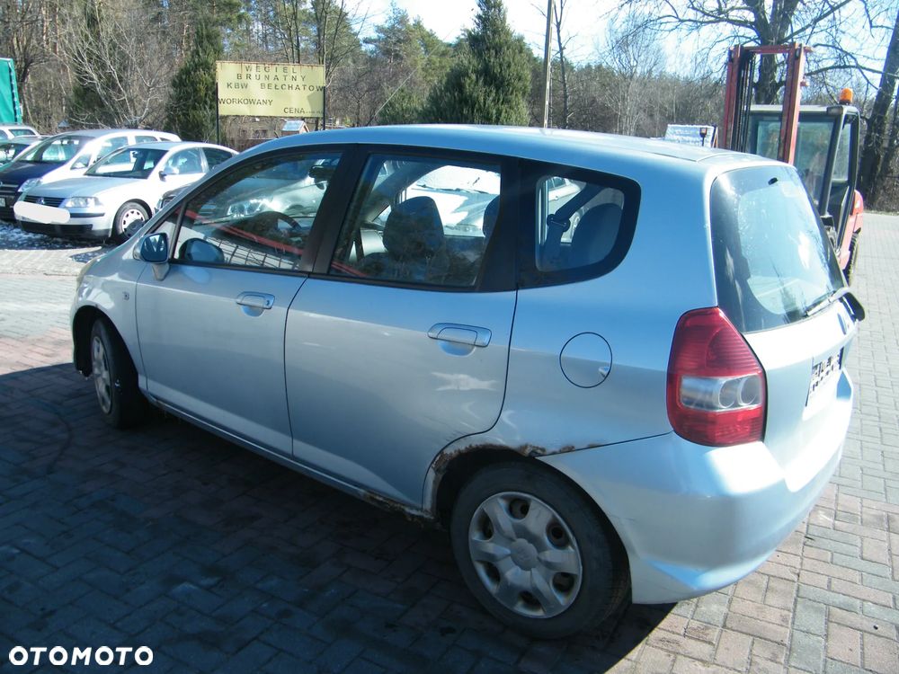 Honda Jazz II FL (04-08r.) 1.2 i-DSI 77KM. Silnik L12A4 Skrzynia SWLM lakier B528M. Cały na części. GWARANCJA !!!  Przód Tył Zestaw Komplet Drzwi Klapa Zderzak Błotnik Maska Grill Atrapa Szyba Pas Lampa Lusterko Boczki Fotel Kanapa Kokpit Deska Rozdzielcza Przełącznik Włącznik Sterownik Przewody Wiązka Instalacja Moduł Komputer Czujnik Listwa Pompa Alternator Wtryski Głowica Rozrusznik Kompresor Sprzęgło Dwumas Silnik Skrzynia ABS Klimatyzacji Paliwa Wspomagania Kolektor Turbina Przepustnica Zawór Chłodnica Koło Hak Belka Sanki Zawieszenie Mcpherson Półoś Amortyzator Wydech Tłumik Zacisk Most - 8