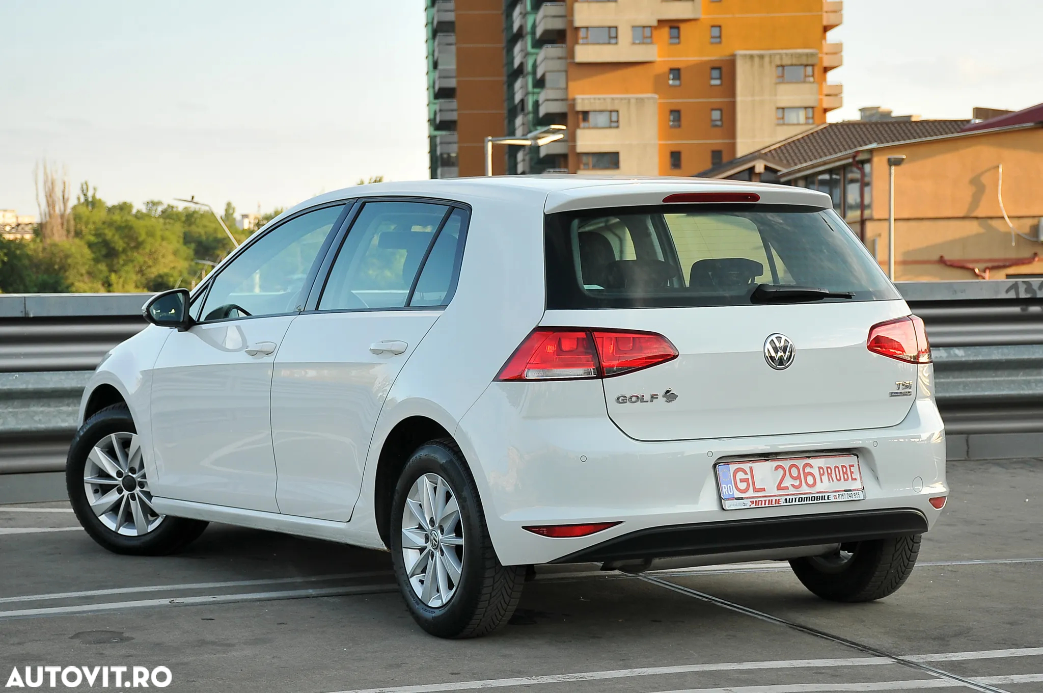 Volkswagen Golf 1.2 TSI BlueMotion Technology Comfortline - 2