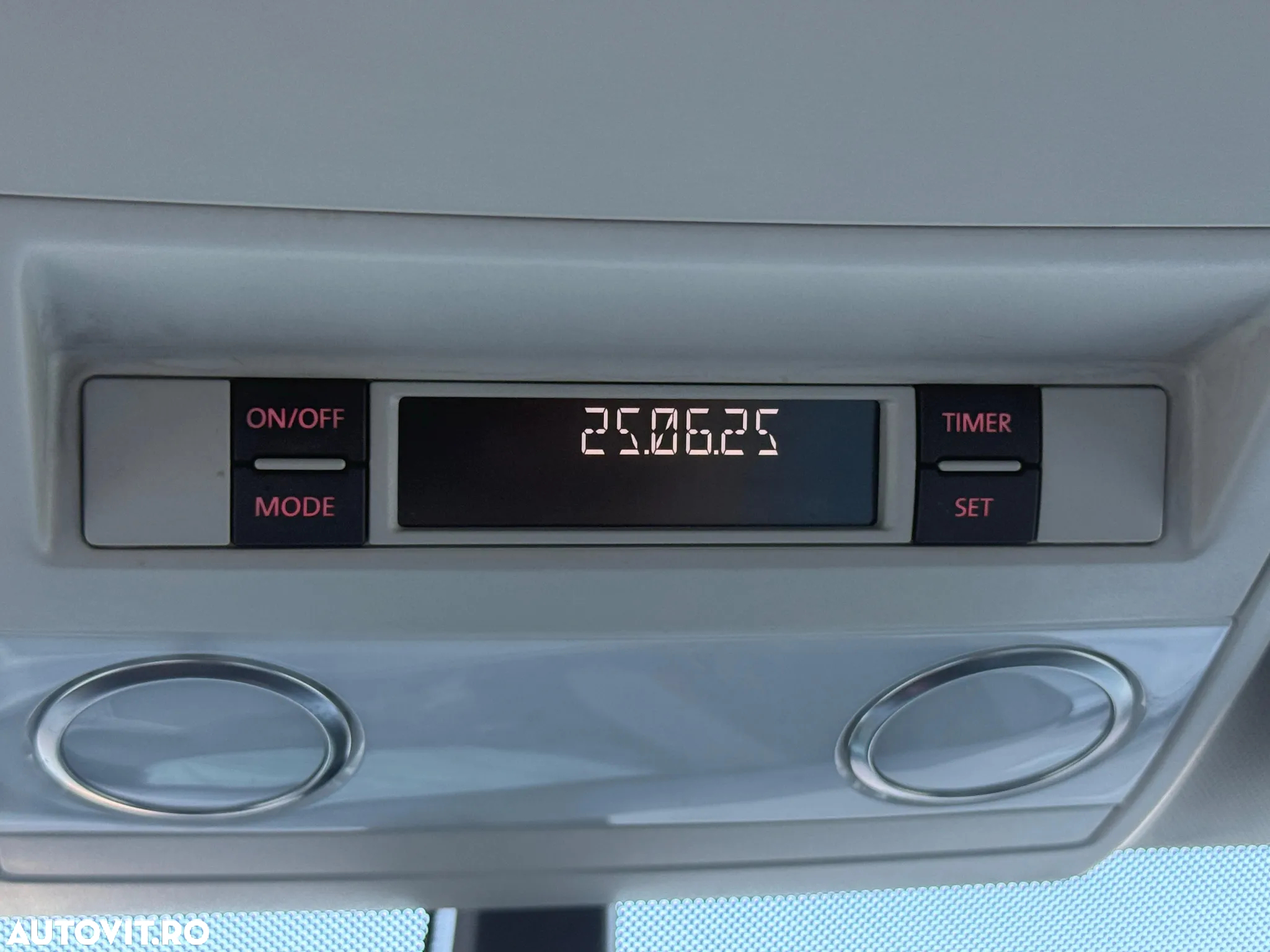 Volkswagen Multivan - 32