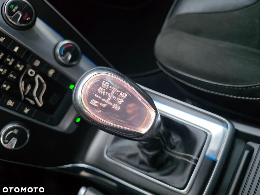 Volvo V40 D2 R Design - 23