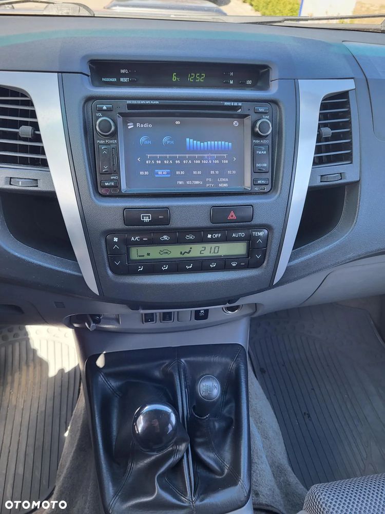 Toyota Hilux 3.0 D-4D Invincible - 21