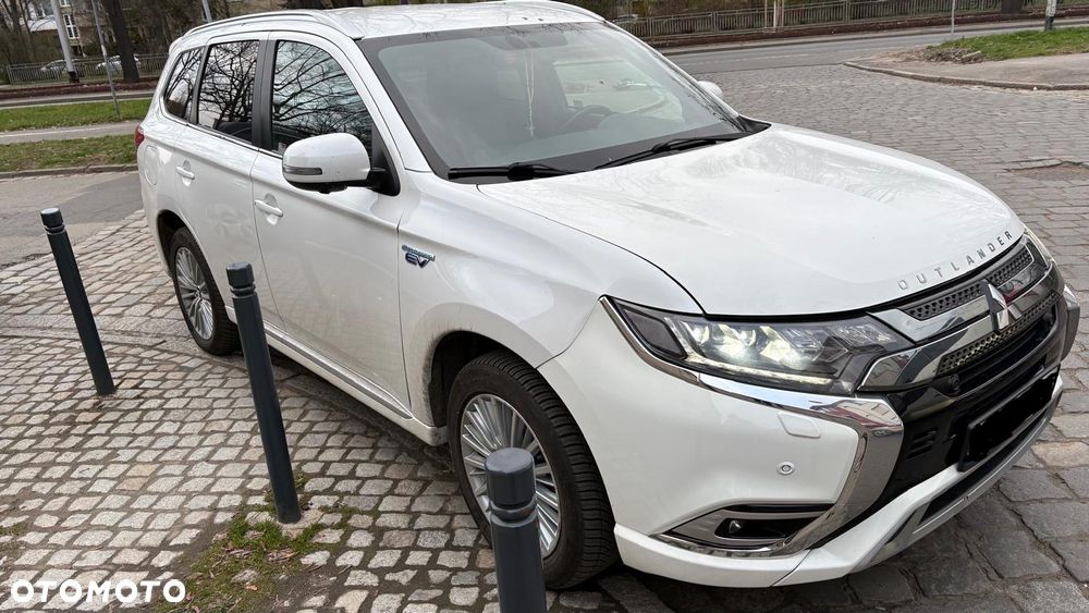 Mitsubishi Outlander 2.4 4WD Plus - 2