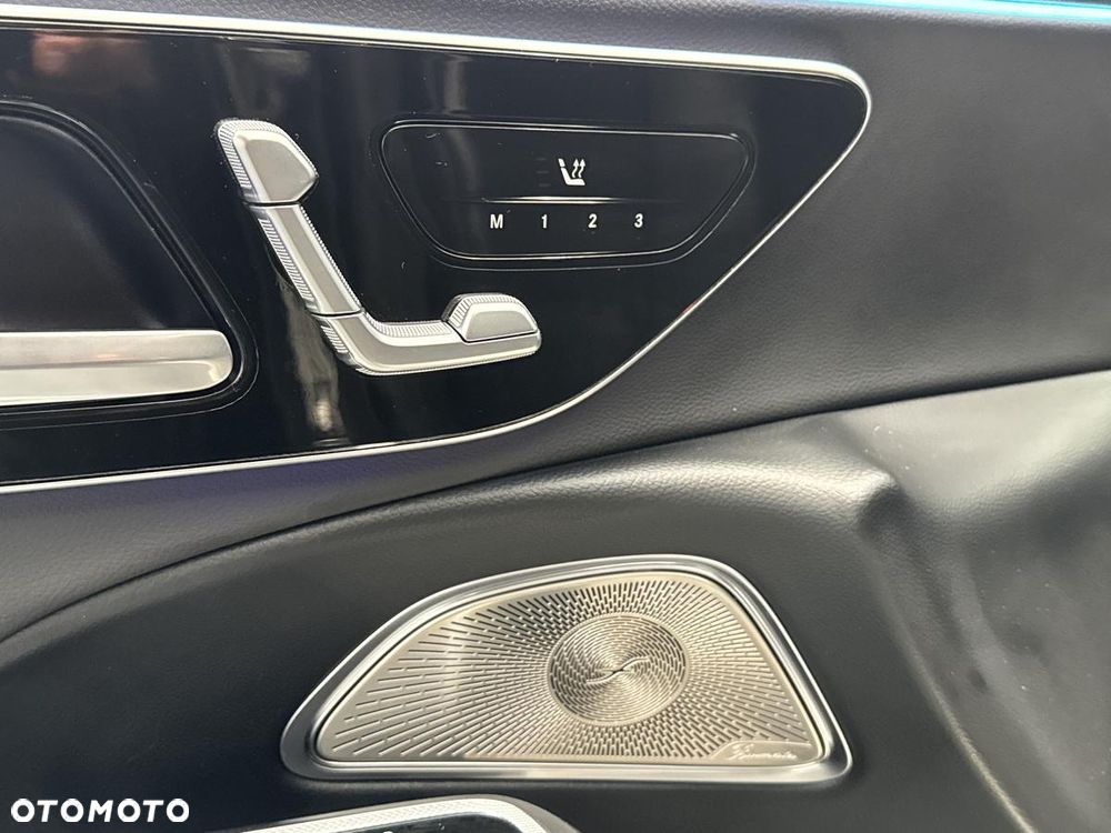 Mercedes-Benz Klasa E 300 de PHEV 4-Matic AMG 9G-Tronic - 12
