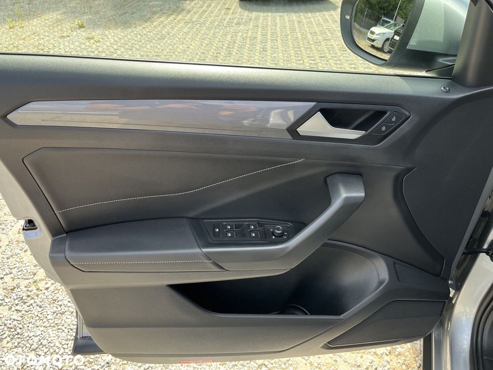 Volkswagen T-Roc - 11