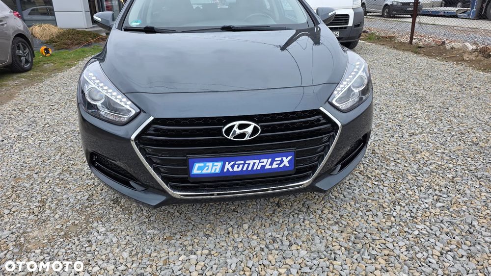 Hyundai i40 Kombi blue 1.6 Family - 10