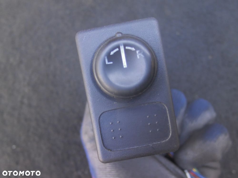Przełącznik regulacji lusterek Nissan X-Trail T30 WTYCZKA INSTALACJA - 3