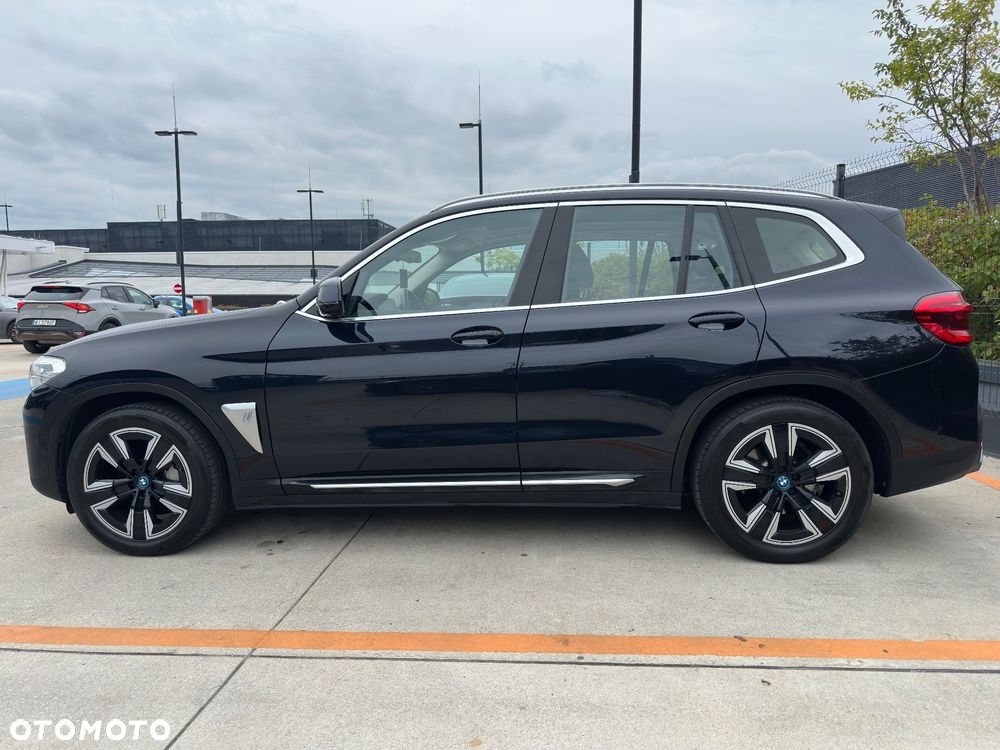 BMW iX3 - 13