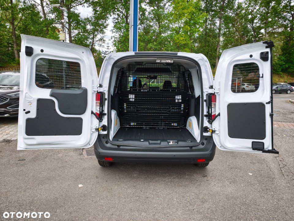 Ford Transit Courier - 16