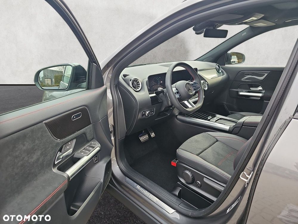 Mercedes-Benz GLA - 10