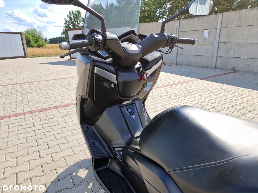 Yamaha X-max - 19
