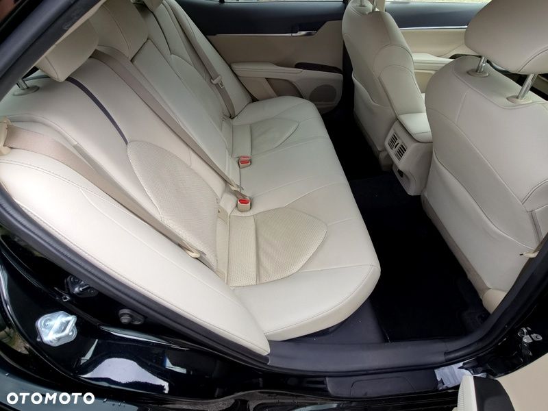 Toyota Camry - 17