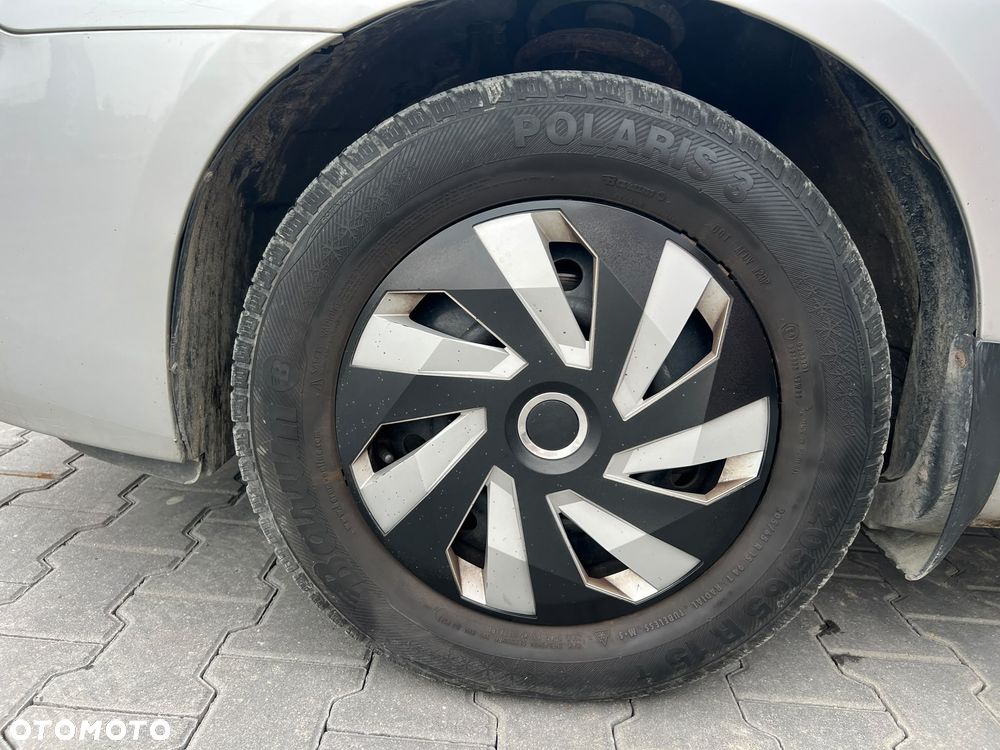 Kia Carens - 21