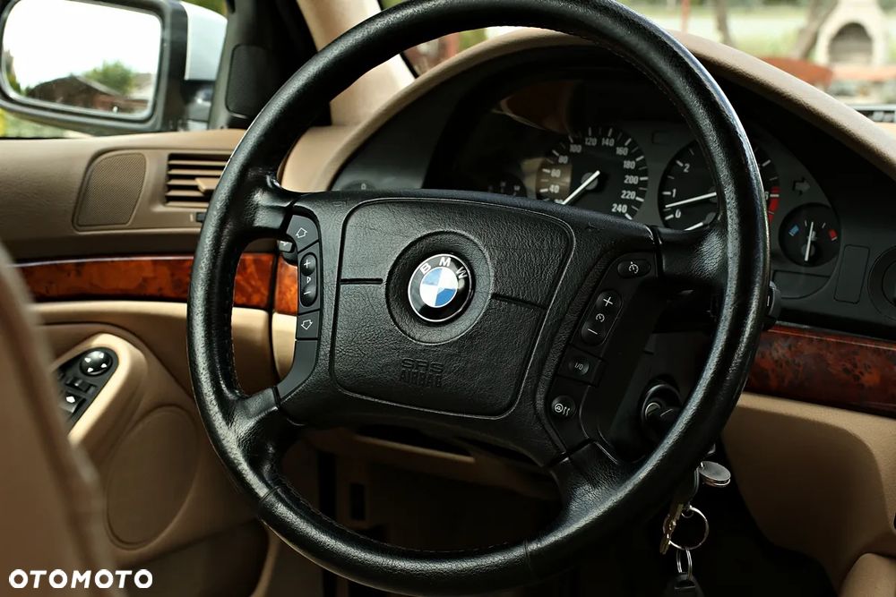 BMW Seria 5 535i - 24