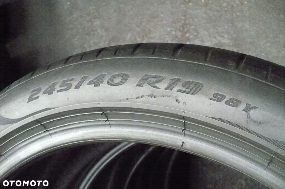 2x PIRELLI P Zero PZ4 245/40R19 5,7mm 6,4mm 2021 - 2