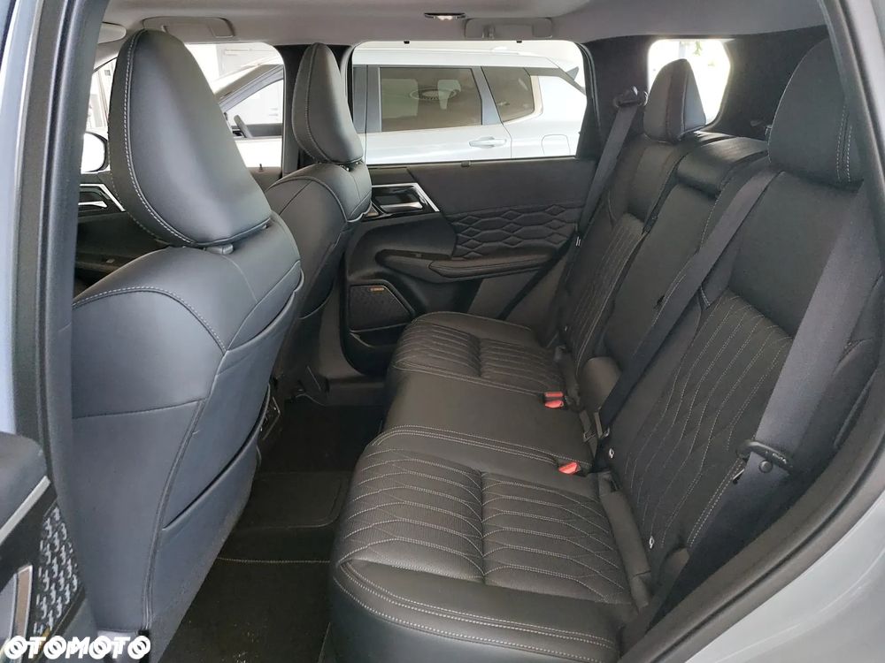 Mitsubishi Outlander PHEV Instyle - 13