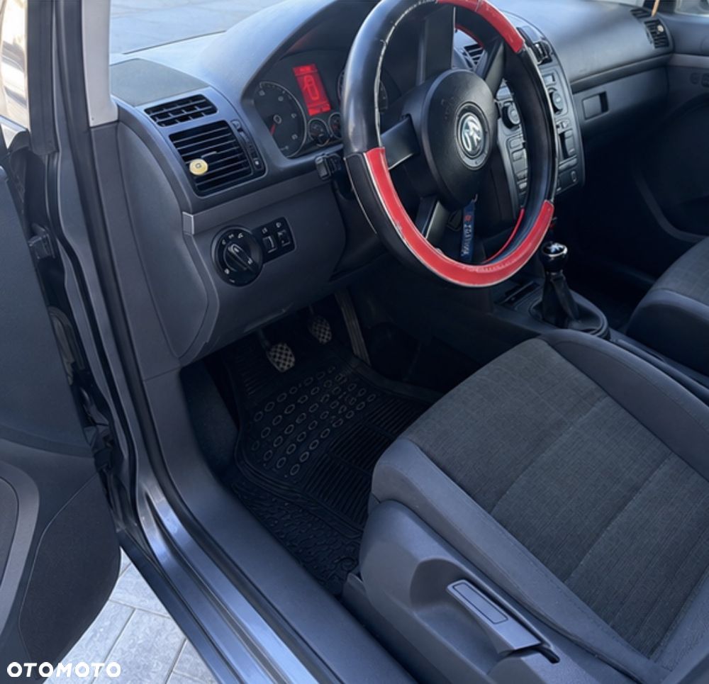 Volkswagen Touran 2.0 TDI Highline - 4