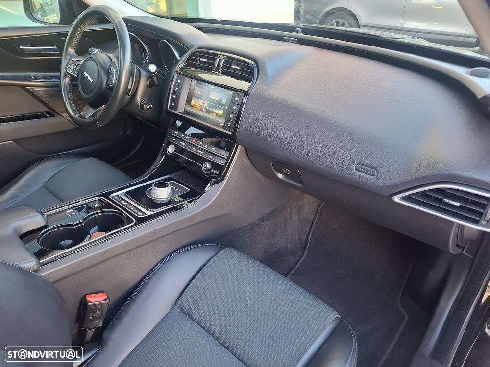 Jaguar XE 2.0 D Prestige Aut. - 40
