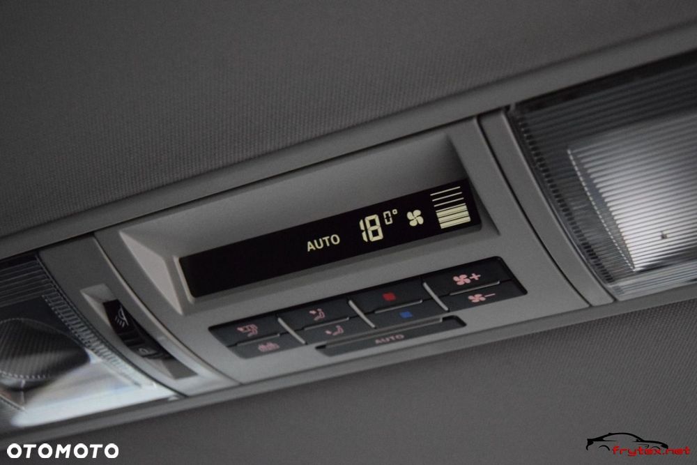 Volkswagen Caravelle - 20