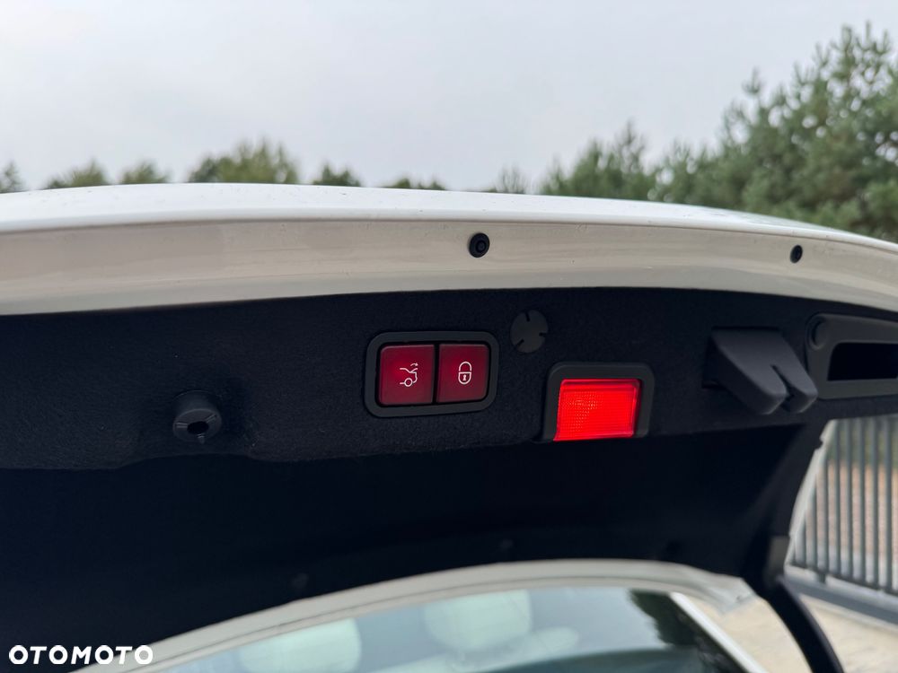 Mercedes-Benz Klasa C 300 4Matic 9G-TRONIC AMG Line - 14