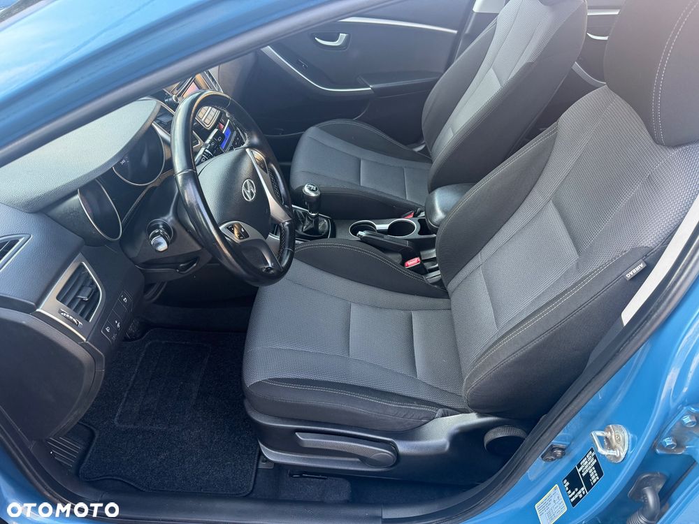 Hyundai i30 blue Kombi 1.6 CRDi YES Gold - 14
