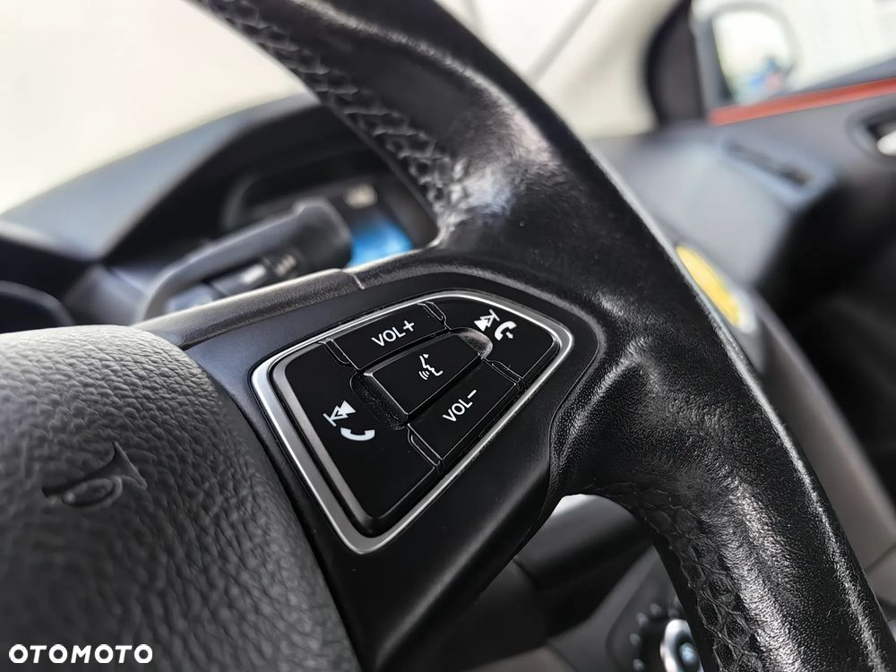 Ford Focus 1.5 TDCi SYNC Edition - 19