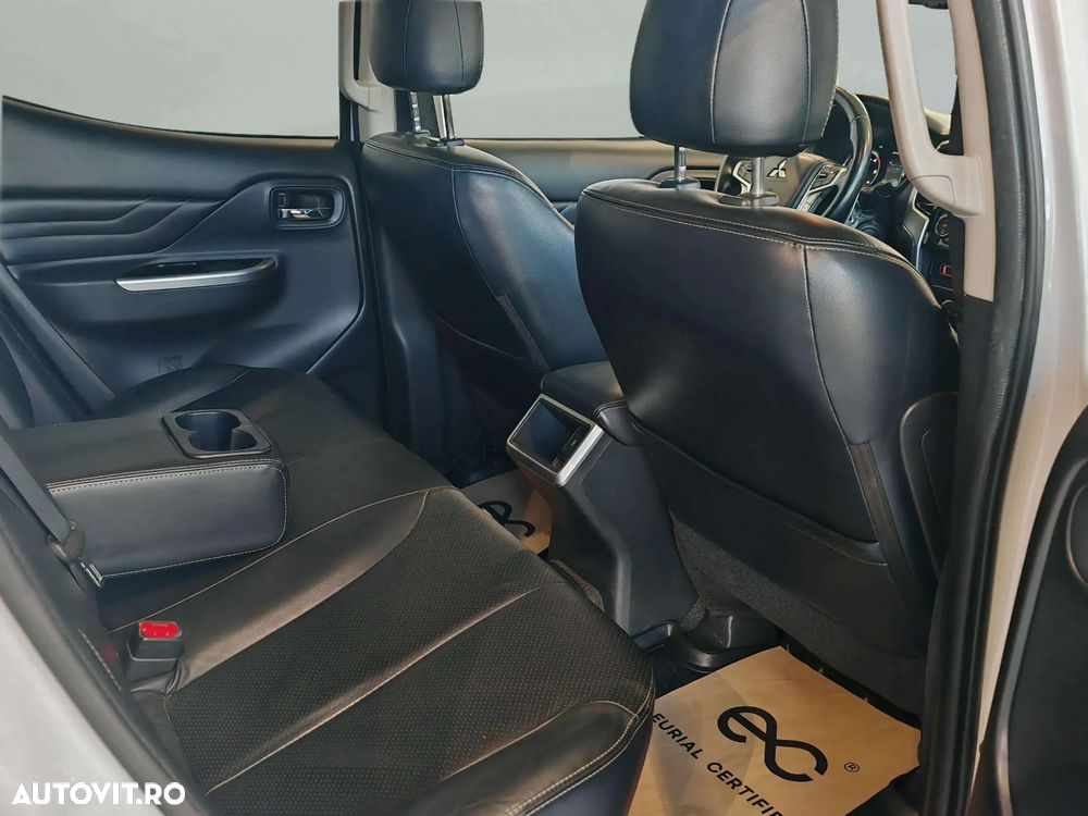 Mitsubishi L200 Double Cab 2.2 DI-D A/T Intense - 12