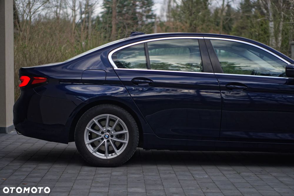BMW Seria 5 520d xDrive - 9