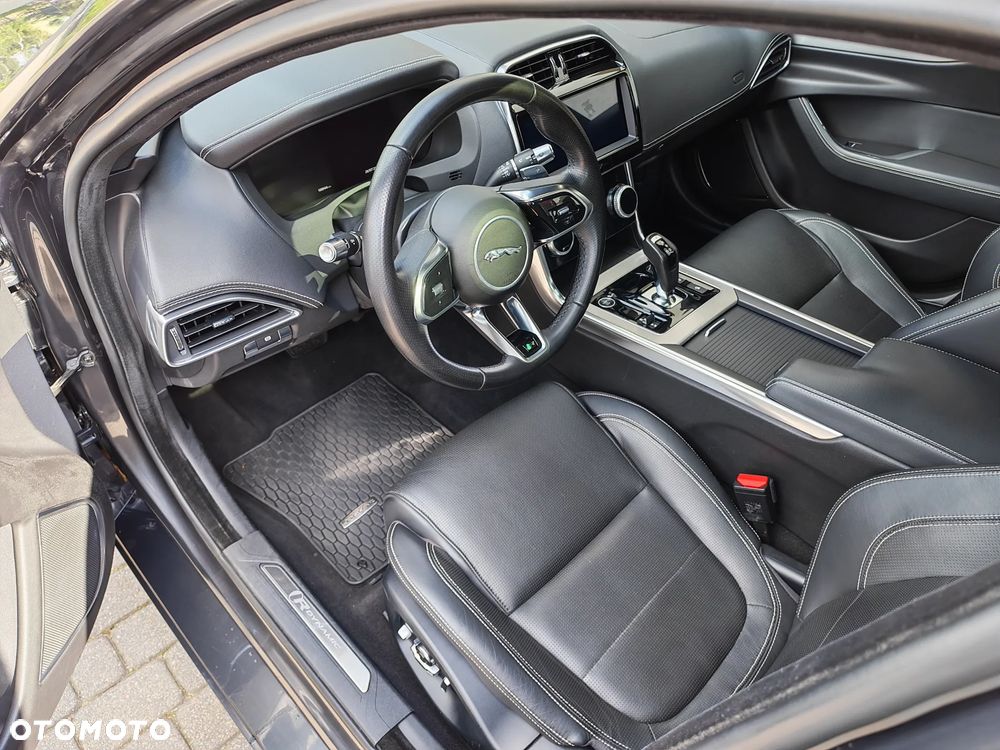 Jaguar XE 2.0 D180 AWD R-Dynamic SE - 8