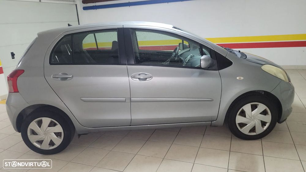 Toyota Yaris 1.0 VVT-i AC Manual - 1