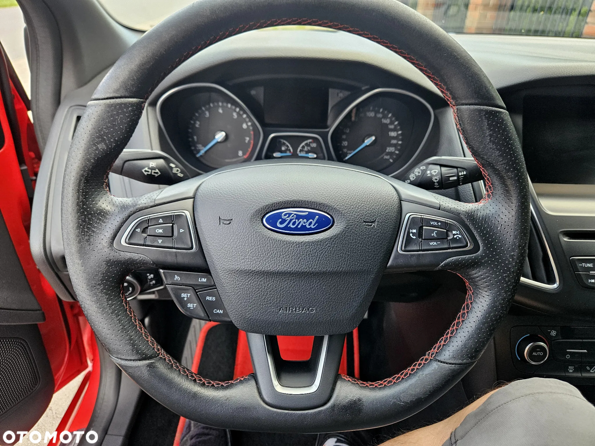 Ford Focus 1.0 EcoBoost Hybrid ST-LINE - 19