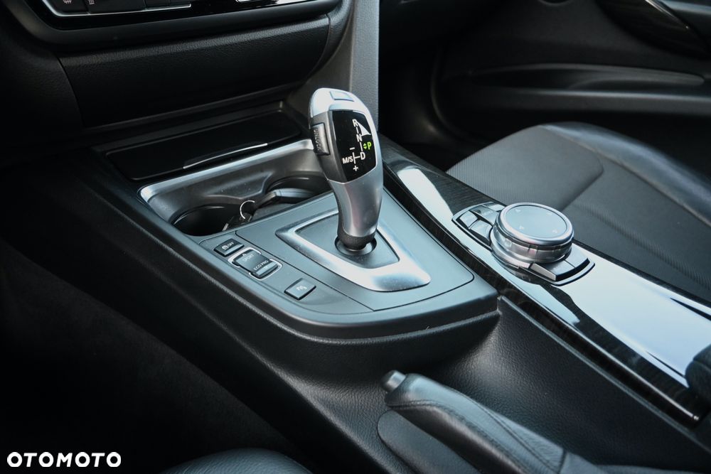 BMW Seria 3 320d Sport-Aut Luxury Line - 14