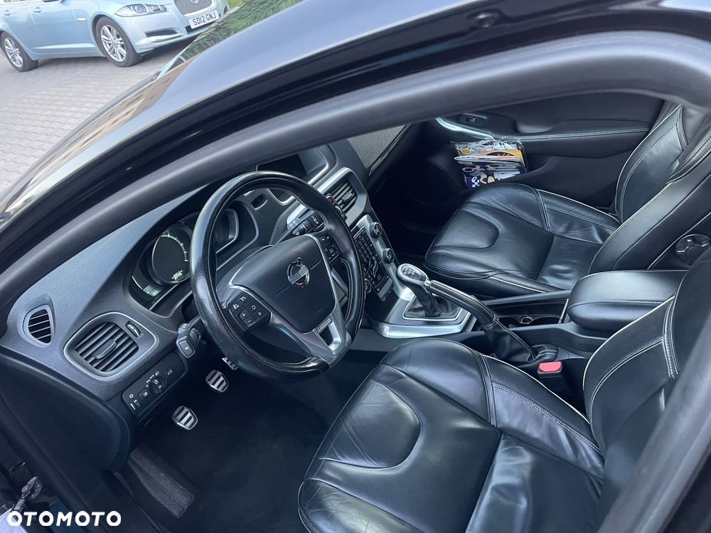 Volvo V40 D2 R-Design - 9