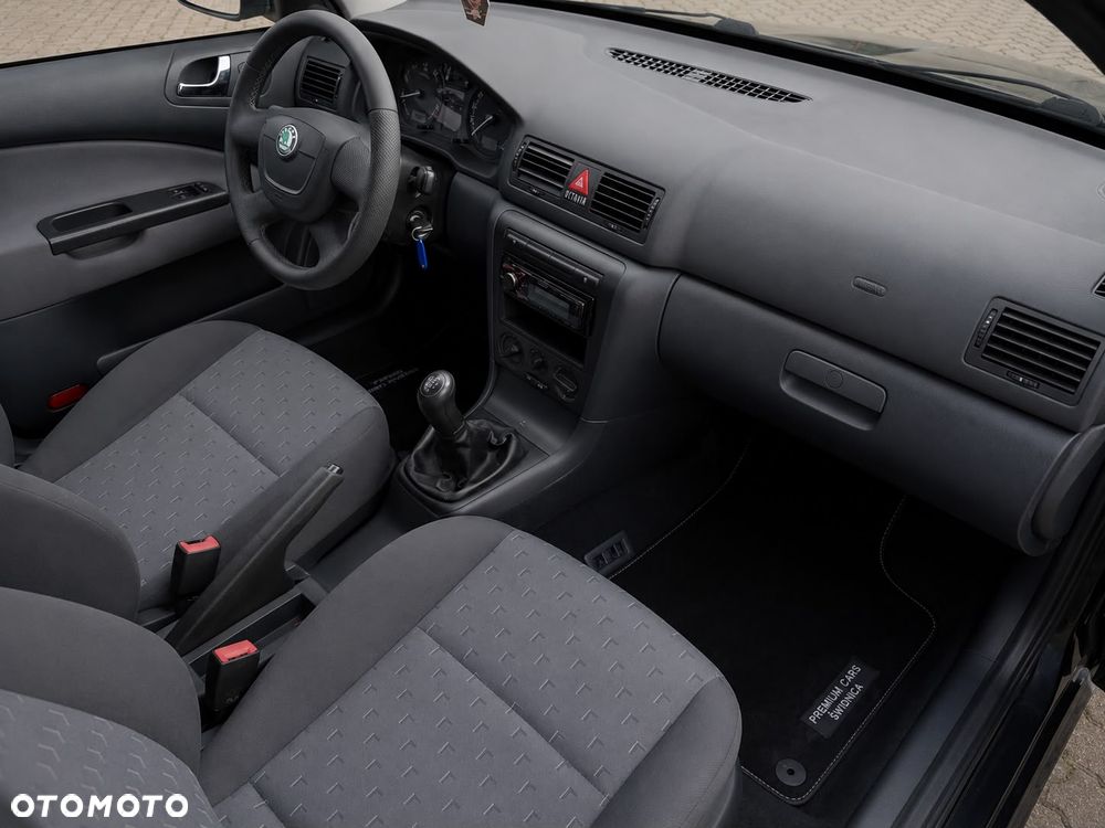 Skoda Octavia 1.6 Tour - 23